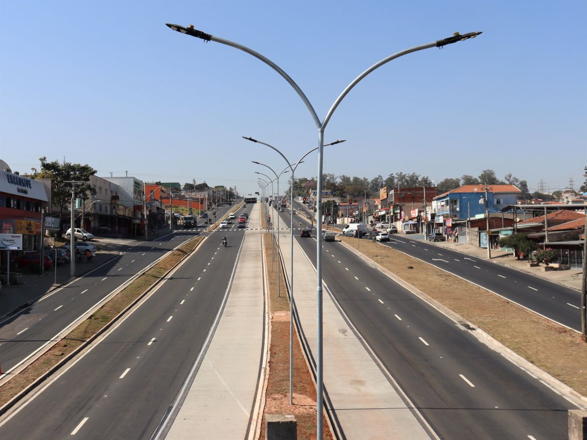 Mudança de velocidade permitida na avenida não foi divulgada com prazo suficiente para adaptação dos motoristas