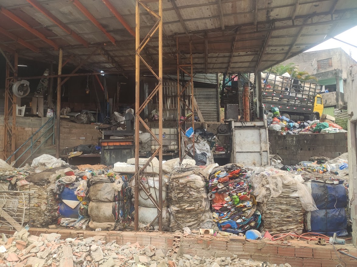 Ação foi conjunta em estabelecimento irregular de reciclagem