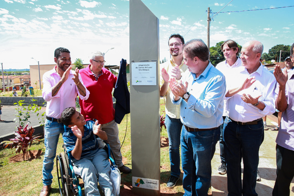 Descerramento da placa de inauguração