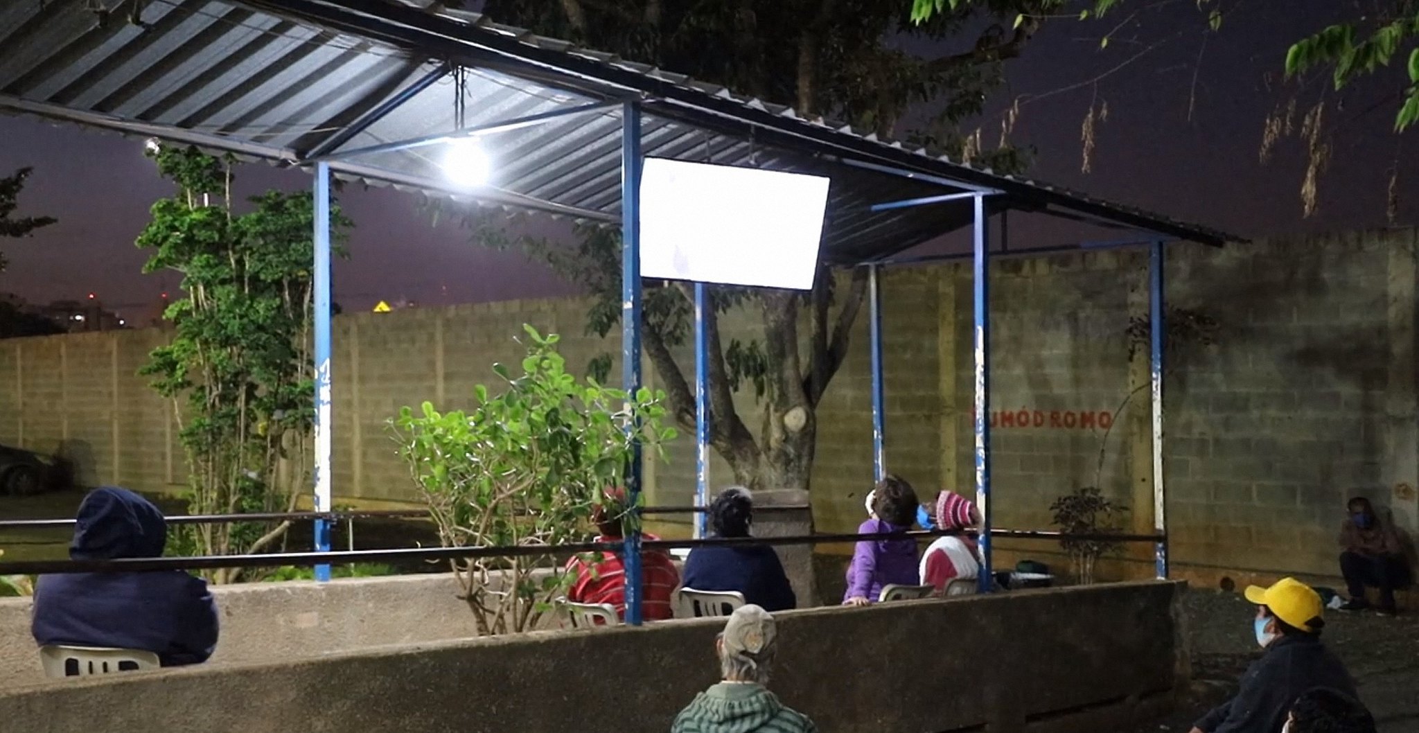 O Samim oferece pernoite, banho, alimentação e guarda de pertences, com equipe técnica que acompanha cada caso e organiza os passos seguintes, da retirada de documentos à retomada de vínculos familiares