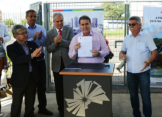 Prefeito assina OS para construção de novas ciclovias