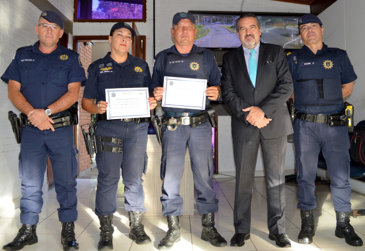 Secretário Baggio entrega diplomas "Destaque"