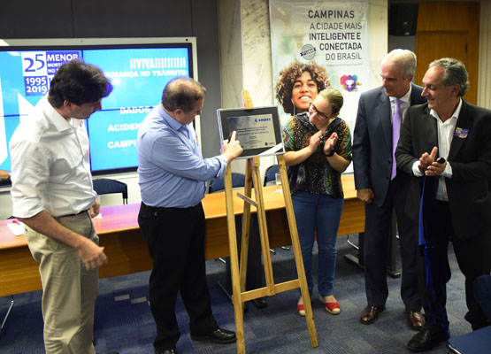 Uma placa com os números será fixada na Emdec