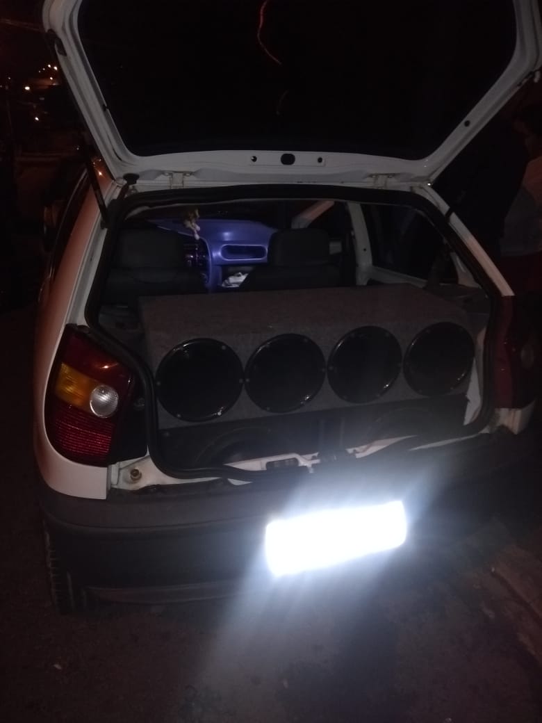 A Lei do Pancadão define multa inicial de R$ 1.808,05 para carro flagrado com som alto