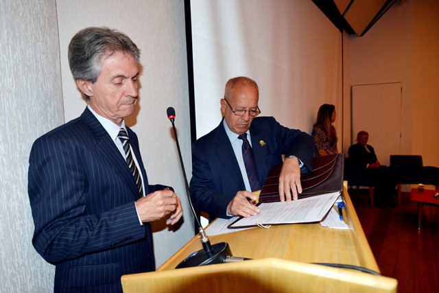 Romêo assina o termo