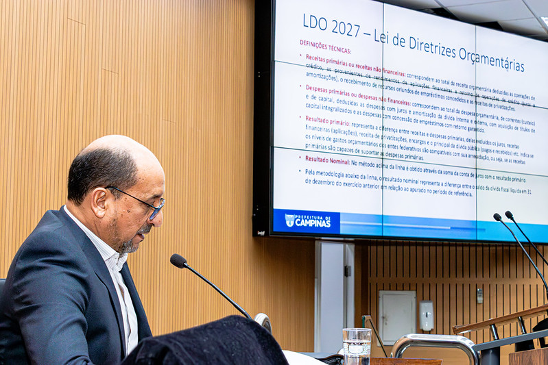 O diretor de Contabilidade e Orçamento da Secretaria de Finanças de Campinas, João Carlos Ribeiro, apresentou o projeto da LDO