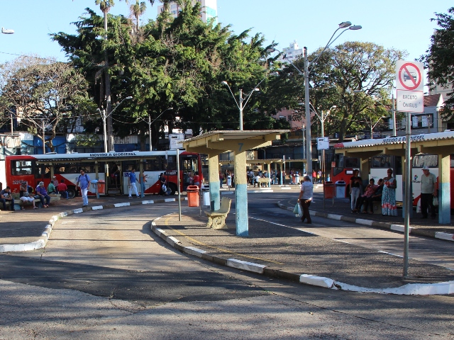 Medida já está em vigor para ônibus que partem de alguns terminais 