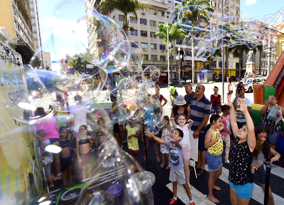 Crianças e adultos se divertiram na terceira edição do projeto