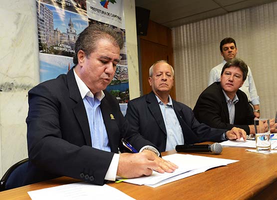 Prefeito assina decretos sobre recursos hÃ­dricos