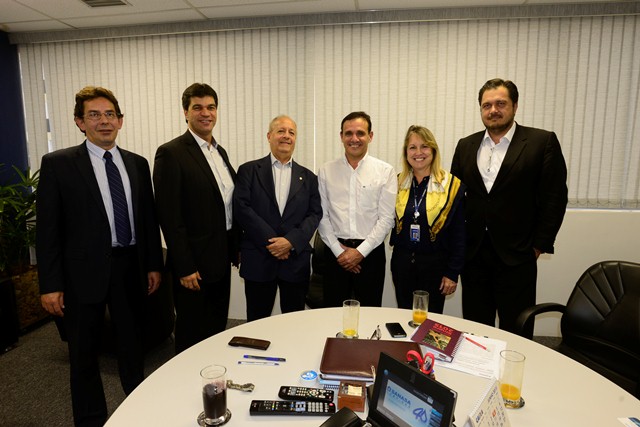 Dos Anjos é o de camisa branca