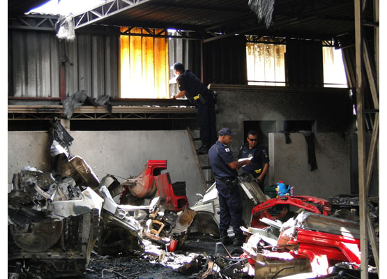 Dois veículos estavam sendo 