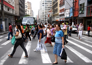 Pedestres são parte importante da mobilidade urbana sustentável