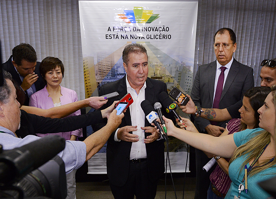 Prefeito explica acordo firmado com a  BYD e CPFL