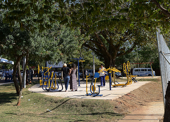 Entre as benfeitorias, academia de ginástica ao ar livre