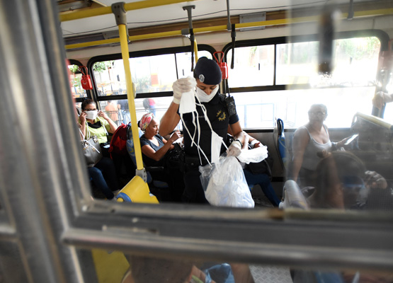 ...e que também já estavam embarcadas nos ônibus