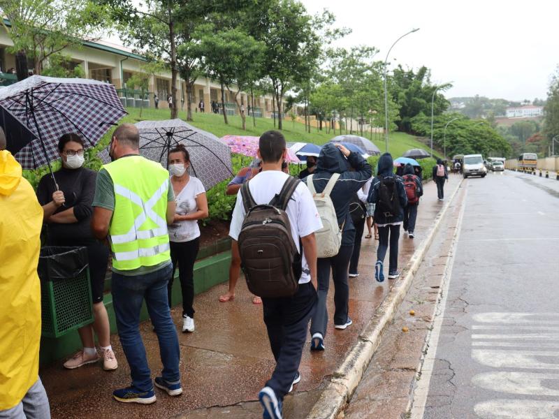 Foram abordados estudantes, pais/responsáveis e transportadores escolares
