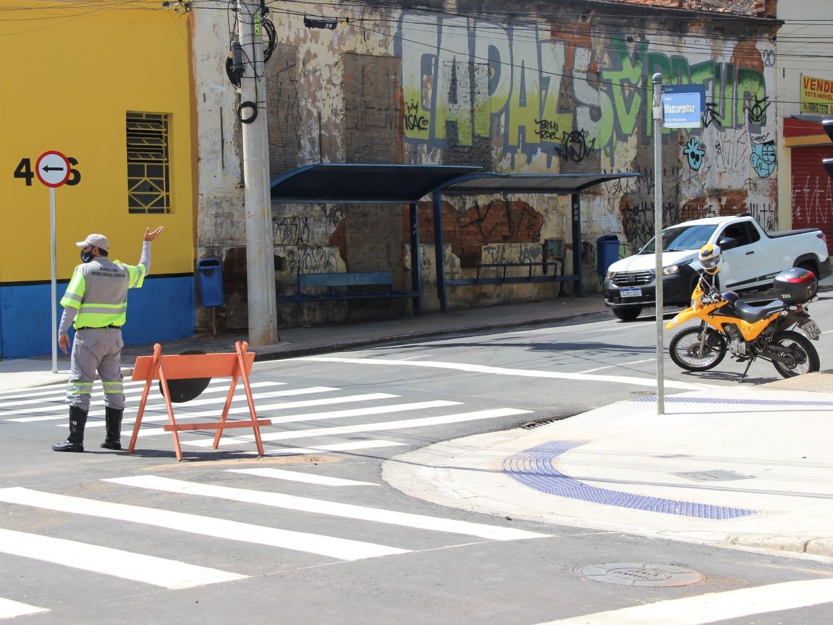 Agentes da Emdec vão orientar motoristas e usuários dos ônibus sobre as mudanças
