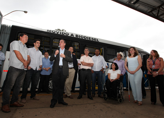 Entrega de 20 novos ônibus acessíveis