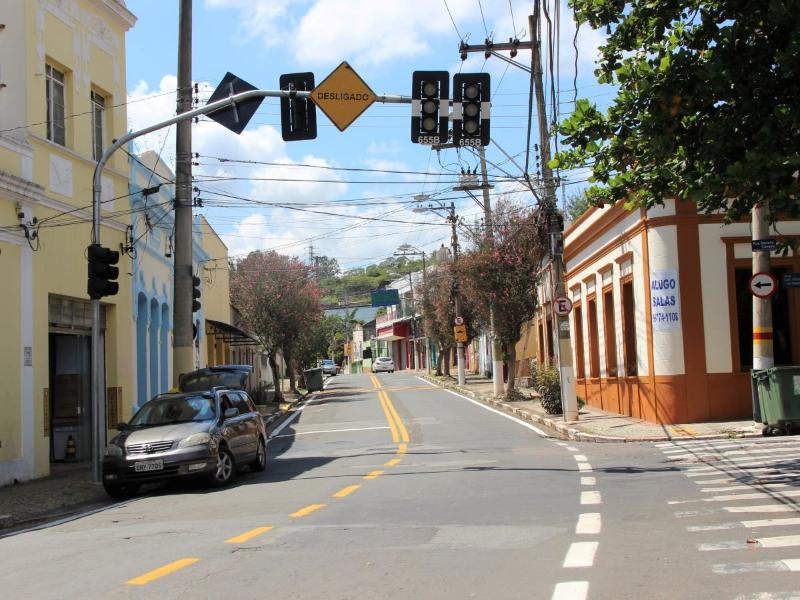 Em média, cerca de 10 mil veículos trafegam pelo cruzamento em Sousas