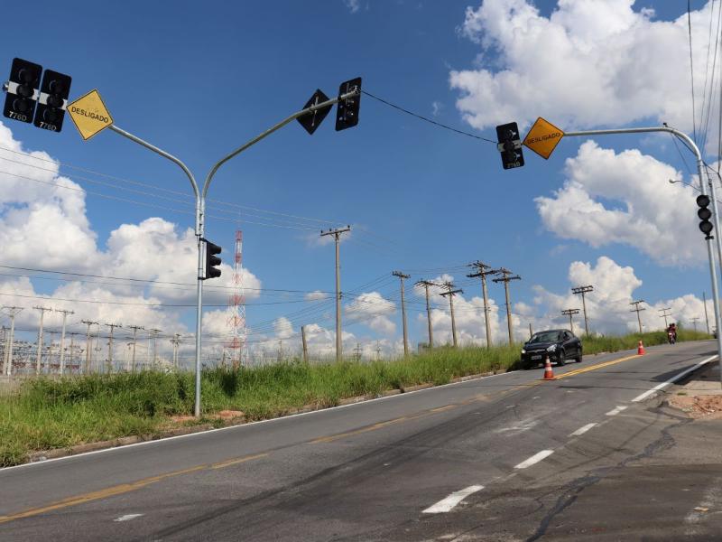 Semáforos organizarão acessos