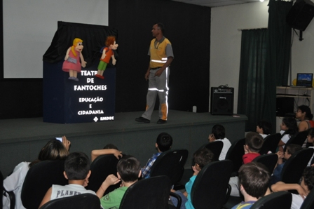 Bonecos contam histórias