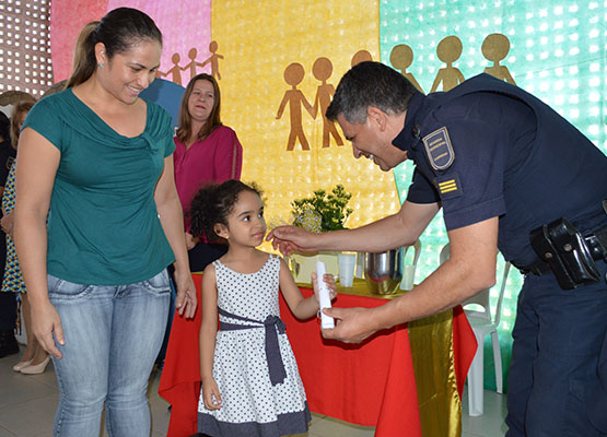 Crianças receberam diploma