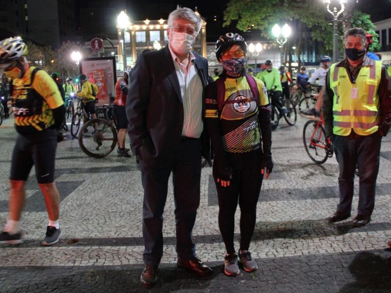 Presidente da Emdec, Ayrton Camargo e Silva, acompanhou a saída dos ciclistas