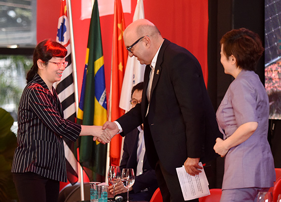 Prefeito Dário Saadi recebeu a consulesa Chen Peijie 