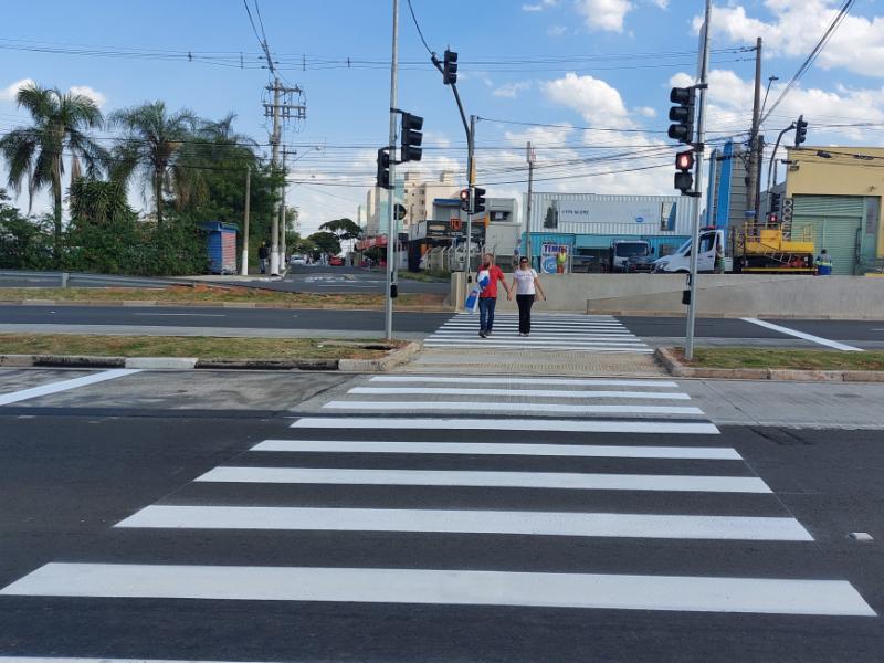 Travessia segura em avenida que recebe 28 mil veículos por dia
