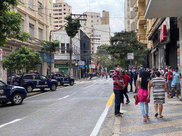 Ação focou centro da cidade e agências com mais pessoas na fila
