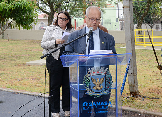 Presidente da Sanasa, Arly de Lara Romêo, em evento