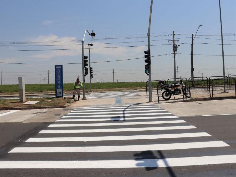 Local recebeu reforço da sinalização horizontal,com pintura das faixas de pedestres