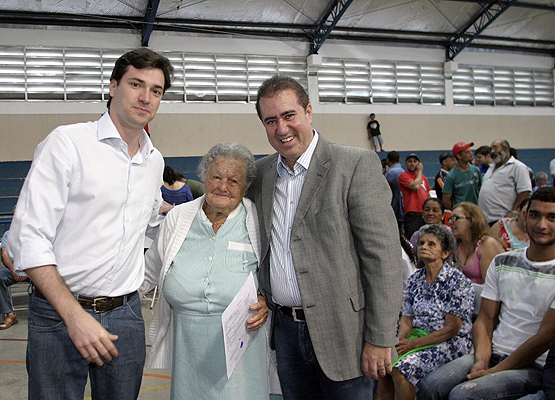 Vice-prefeito, moradora e Jonas