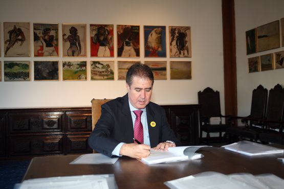 Jonas assinando convênio que garante R$ 13,8 milhões para Campinas