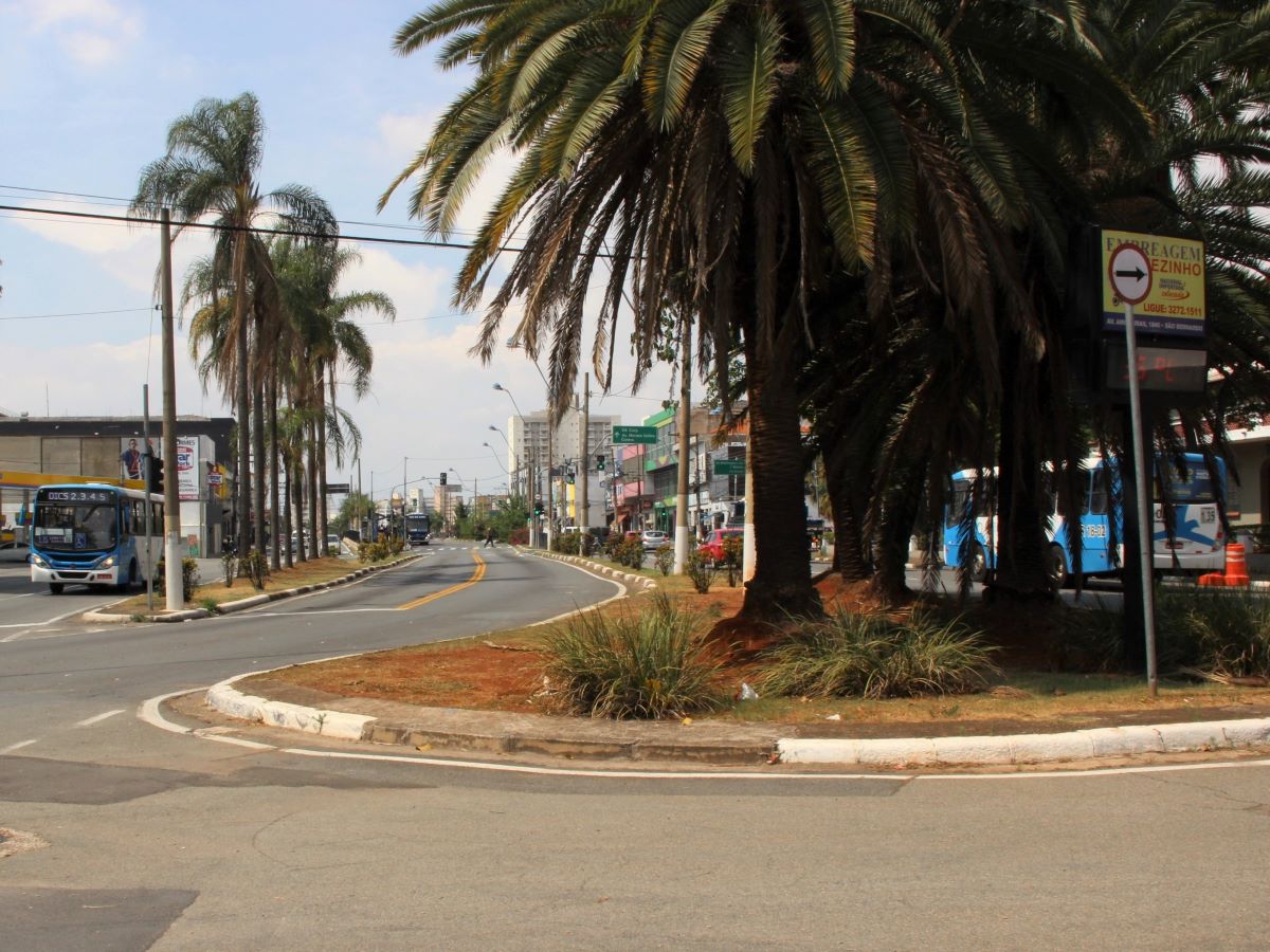 Agentes da Emdec acompanham a interdição e orientam motoristas