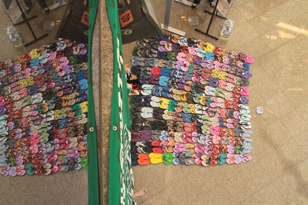 Chinelos doados ajudarão no combate a doenças na África