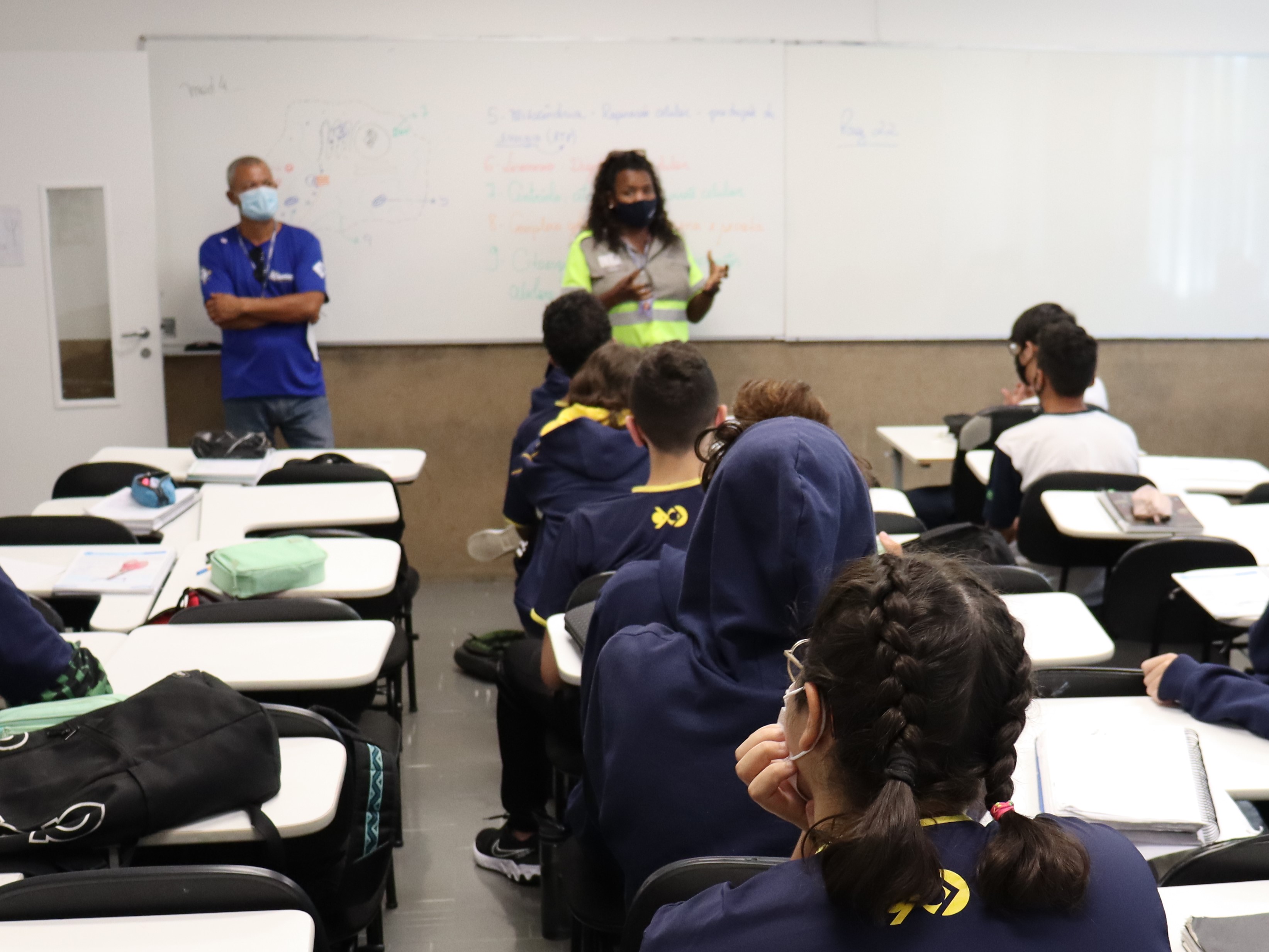 Crianças aprendem comportamento seguro durante deslocamentos e transmitem conhecimento para a família