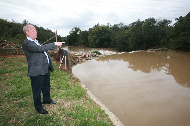 Presidente da Sanasa foi conferir o aumento da vazão do rio