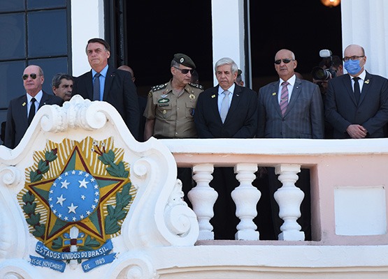 Prefeito  e presidente da República em solenidade neste sábado, 20