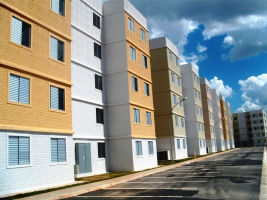 Foto de parte dos prédios do empreendimento Sírius/Minha Casa Minha Vida