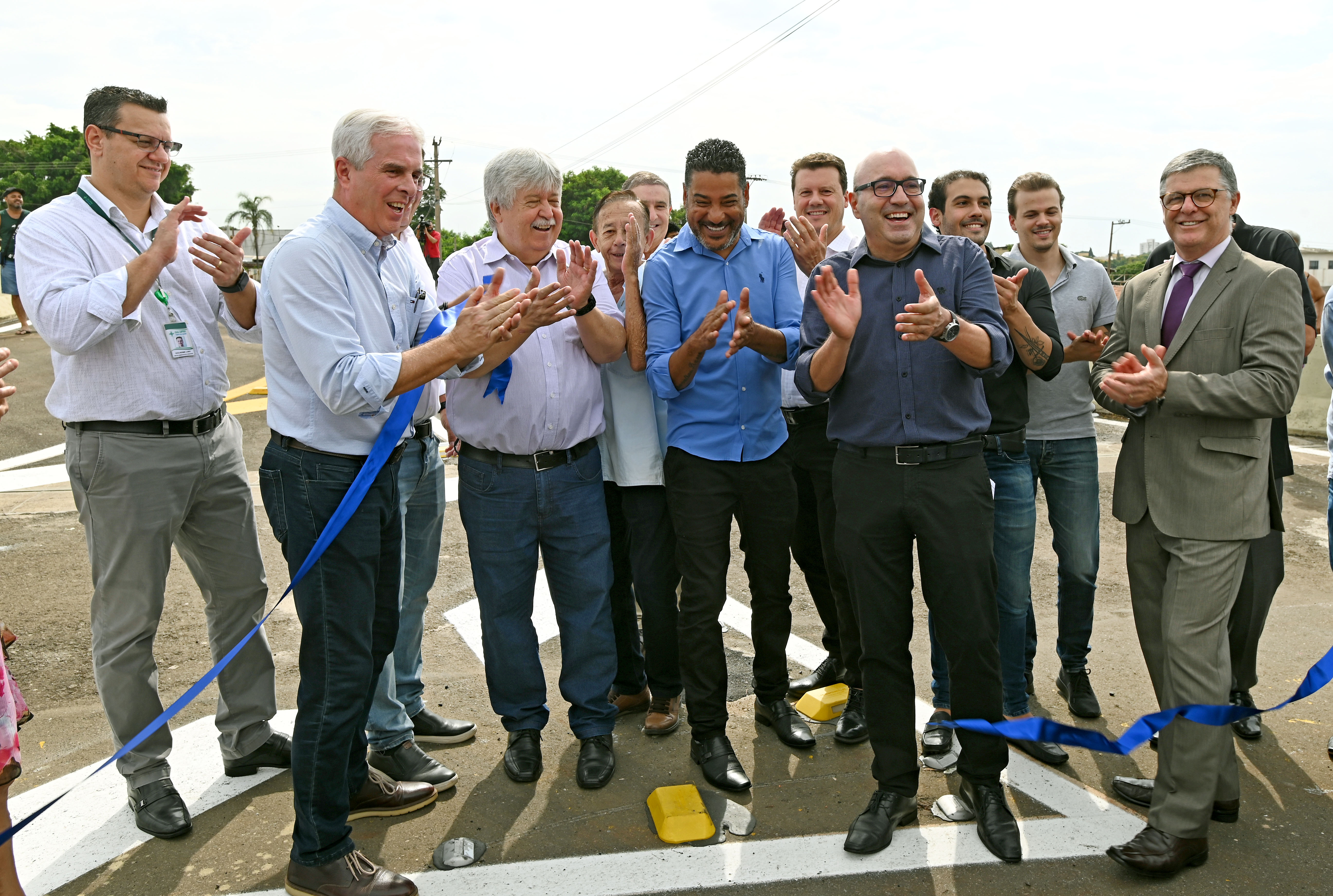 Corte da fita de inauguração