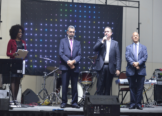 Prefeito participou da cerimônia ao lado dos presidentes da Assemae e da Sanasa