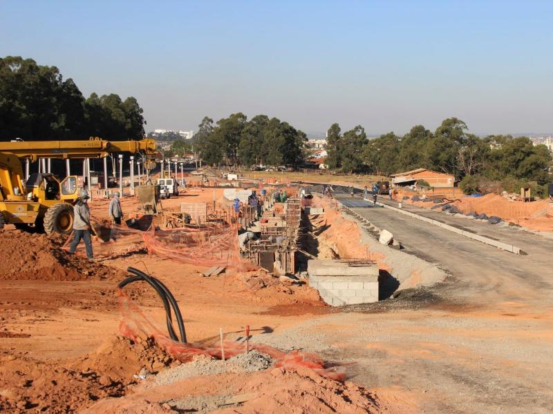 Atual fase prevê serviços de drenagem, pavimentação e construção das estações do terminal