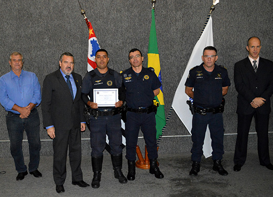 ... esclarecimento, orientação e acolhimento...