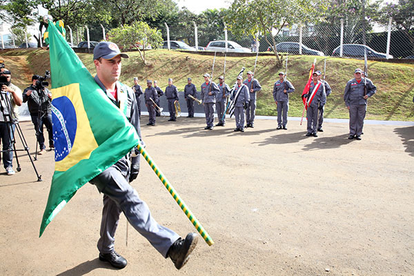 Civis, militares e autoridades políticas estiveram no evento