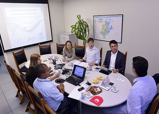 Equipes das duas empresas fazem reunião de trabalho