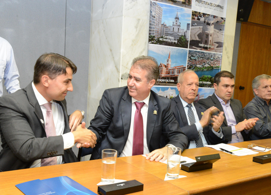 Prefeito cumprimenta superintendente da CEF