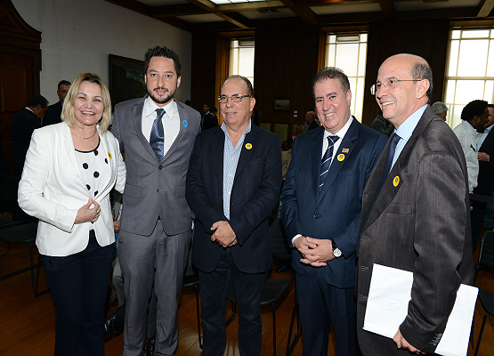 Prefeitos e representantes de municípios...