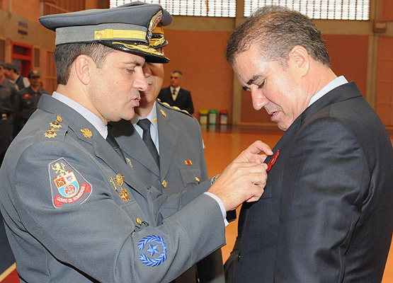 Jonas recebe medalha do centenário da corporação