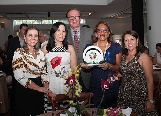 Primeira-dama e equipe do Grupo Primavera